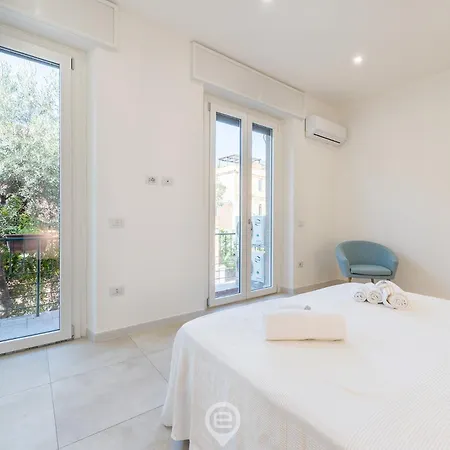 Apartment Vega 12 Bright