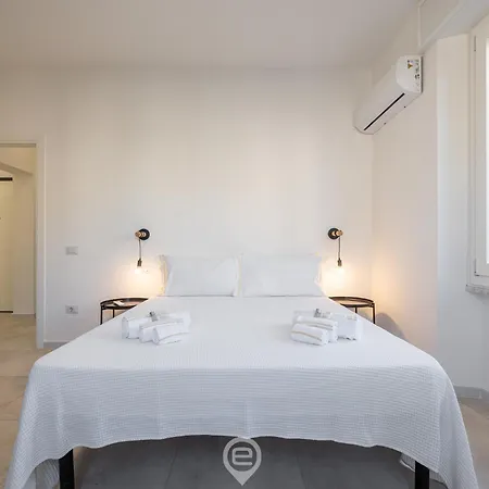 Apartment Vega 12 Bright